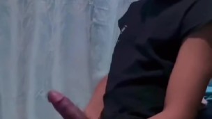 Latino dotado con enorme polla