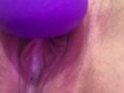se masturbando até gozar com seus brinquedos buceta muito molhada 2/16