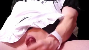 Masturbándome con mi traje de maid 😊.