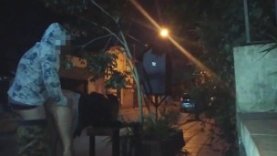 flashing desnuda por la ciudad enseña coño sexo anal en publico en la calle atrapados voyeur