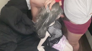 Me sorprende con una sexy blusa y una mamada inigualable