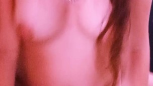 Me envía un video montando el dildo embarazada hablando sucio