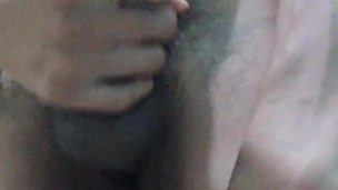 MASTURBÁNDOME PENSANDO EN EL DELICIOSO CULO DE MI HERMANASTRA