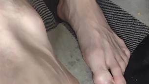 Worship my feet 😘