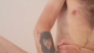Maracujand ama giocare con il suo culo scopandosi con il dildo (Amatoriale Italiano)