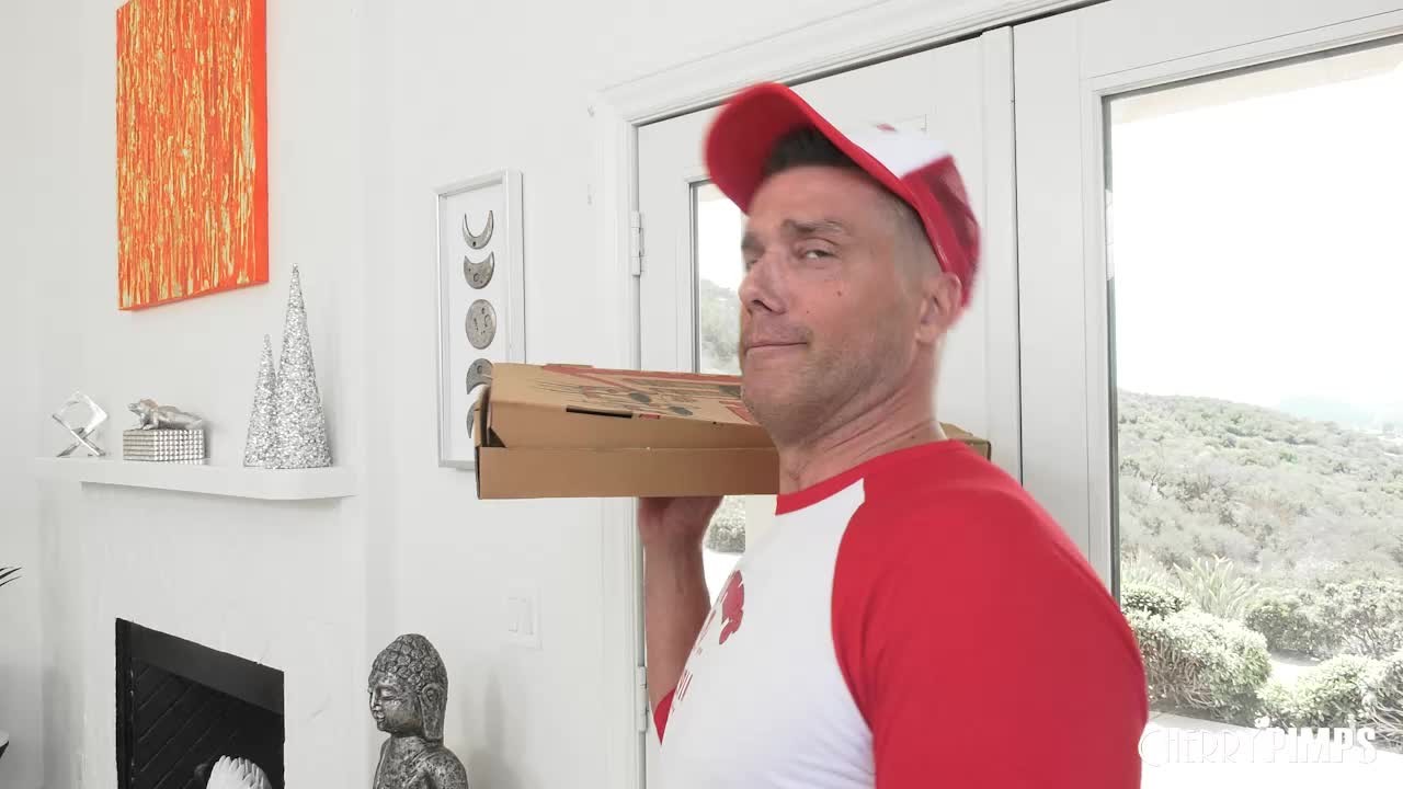Big Sausage Pizza From The Horny Delivery Guy Results On Hot Oral Before He Give Latina His Sausage! - Kostenloses Sex-Video - RedTube