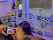 Chica gamer probando juguete SEXUAL para hombre (cubierta de semen por una gran polla) 6/16