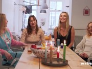 Ersties - Wilde lesbische Orgie beim Jenga-Spiel 9/16