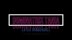 Tania camina por su mazmorra