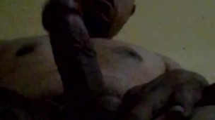 MI VECINO ME ENSEÑA SU VERGA