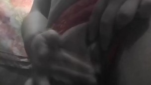 Tocando mi rico coño 😈 todo mojadito y jugozo!!