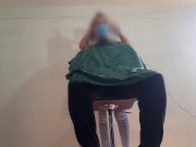 La peluquera tiene un culo increible me deja tocarla y darle semen en su ropa 5/16