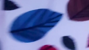 me pide que me levante la falda.