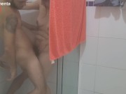 Padrasto safado se masturba ao ver enteada no banho! 13/16