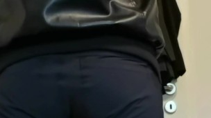 OMG!!! Look at my ass!!! (Buying and changing batteries for my buttplug)