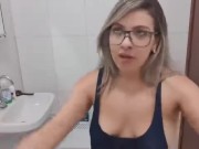 YouTuber gostosa sensualiza com os peitos balançando 4/16