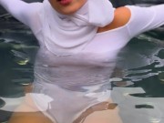 Hijabi Aaliyah Yasin sucks DirtySpringbok's cock in the hot tub and gets his cum on her glasses 9/16