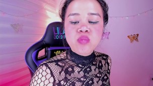 Lila Jordan enjoys a banana