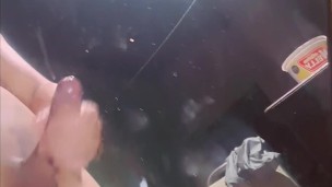 de 18 años se masturba cuando está solo para novia virtual.