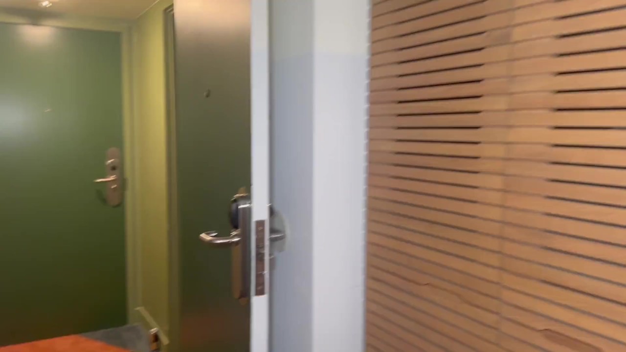 Cheerleader begs for dick at cheer camp sleepover - Free Sex Video - RedTube