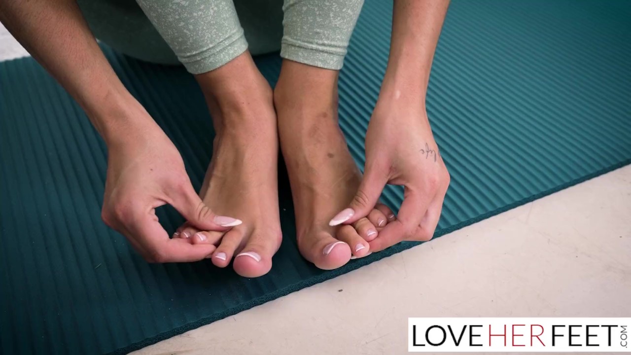 Fitness Feet Lesbians - RedTube
