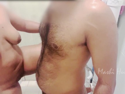 එකපාරටම දොර ඇරන් ආවා - Her opened the bathroom door at once thumbnail