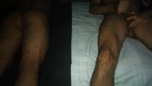 Linda puta mueve su culo y me hace venir