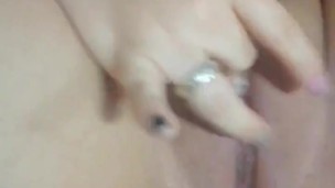 Me masturbo y me corro a chorros