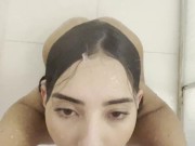 JULIE OLIVER - Explorando Novas Sensações no Banho 4/16