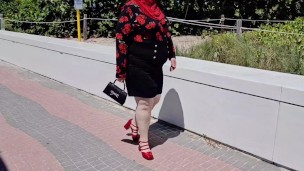 Hijab Muslim woman spread big pussy lips wide open and pissing in public for stranger - bbw ssbbw