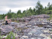 Секс секс на камнях, красивая девушка на природе 9/16