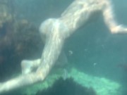 Заснял голую подругу под водой в море 1/16