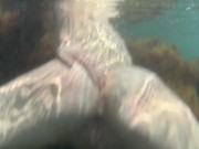 Заснял голую подругу под водой в море 11/16