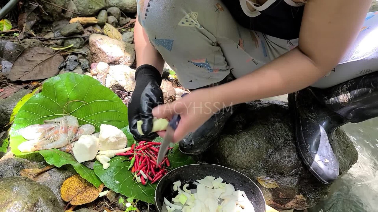 Pinay Outdoor Porn Harvest and Cooking Bamboo Shoots
