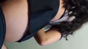 Colegiala me baila y me hace venir a sentones, y solo tiene 18.