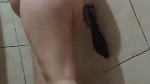 Viviana toda mojada en la ducha