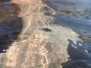 Трогаю голую девушку на нудистском пляже 6/16