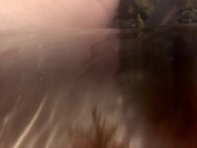 Я играю со своей киской прямо в море 10/16