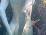 Трогаю девушку под водой 3/16