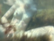 Голая девушка плавает в море и ласкает себя под водой 13/16