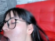 Hermosa joven chupa una deliciosa polla hasta conseguir su biberón de leche. 16/16