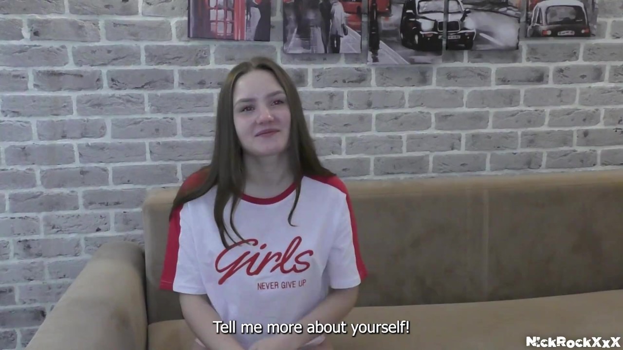 Entrevista e a primeira vez, estudante novinha de 18 anos - RedTube