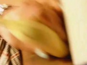 No encuentro mi juguete sexual me masturbo con una banana 5/16