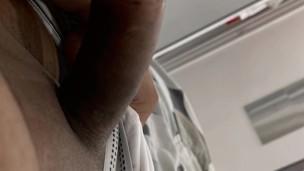 Rico pene erecto, listo para una buena follada con una linda morra