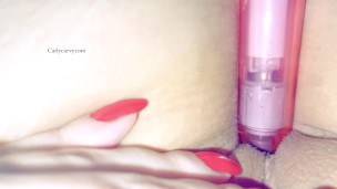 Dildo and pussy rubbing in the warm bath water!