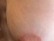 Il encule la stagiaire et sa formatrice de MILF avec sa grosse bite dans les WC de l'entreprise 13/16