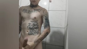 Masturbando no banho