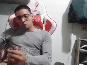 Gamer man jerks off in front of his Stream camera! 1/16