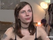 Ersties - Die lesbische Sam fingert sich selbst zum Höhepunkt 14/16