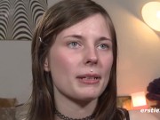 Ersties - Die lesbische Sam fingert sich selbst zum Höhepunkt 6/16